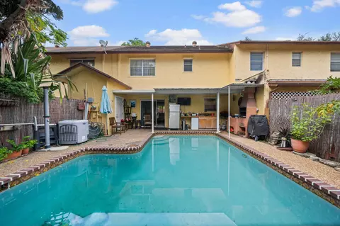 4337 NW 3rd Ter, Deerfield Beach, FL 33441