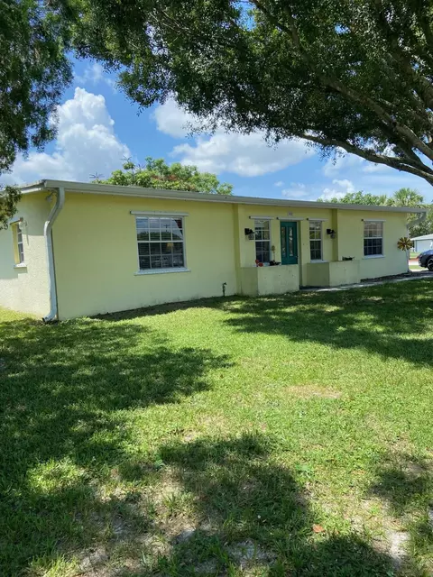 102 NE Jardain Rd, Port St Lucie, FL 34983