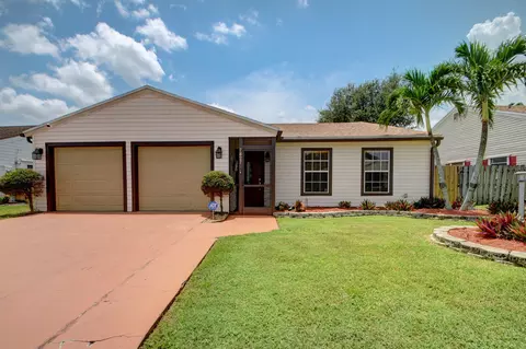 7827 Blairwood Cir N, Lake Worth, FL 33467