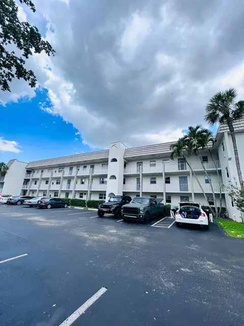 8130 Sunrise Lks #106, Sunrise, FL 33322