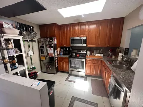 8840 SW 19th Ct #B, Boca Raton, FL 33433