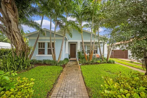 830 N Lakeside Dr, Lake Worth Beach, FL 33460