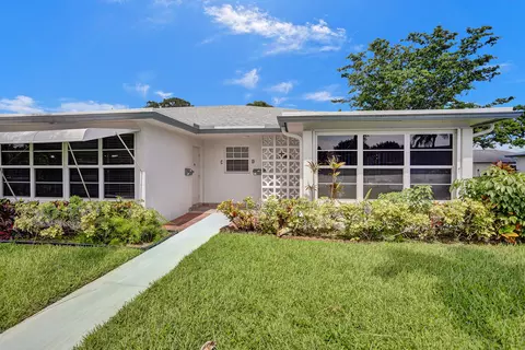 1225 Club Dr W #D, Delray Beach, FL 33445