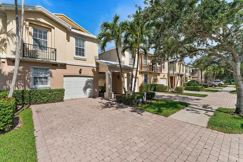 313 Salinas Dr, Palm Beach Gardens, FL 33410