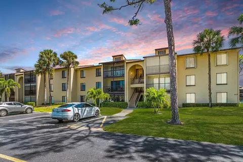 627 Sea Pine Way #F1, Greenacres, FL 33415