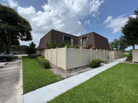 7616 76th Way #72D, West Palm Beach, FL 33407