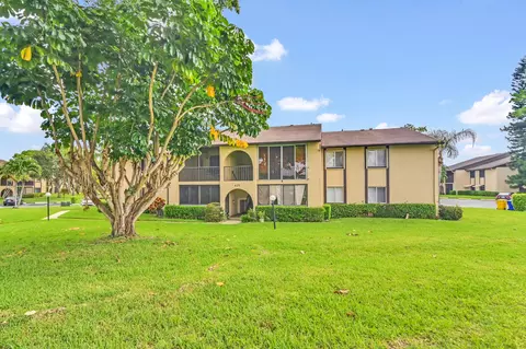 421 Pine Glen Ln #C-2, Greenacres, FL 33463