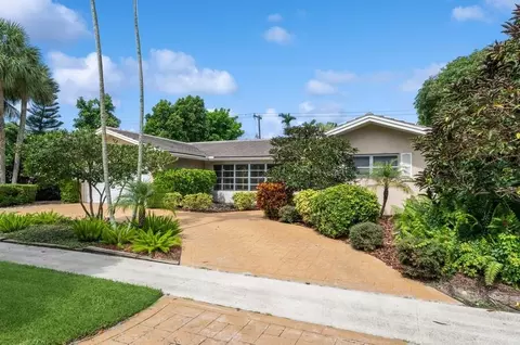 555 SW 8th Ter, Boca Raton, FL 33486