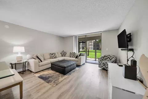 5190 Las Verdes Cir #117, Delray Beach, FL 33484