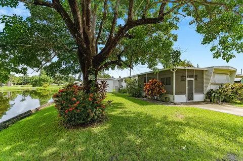 79 NE 15th St, Stuart, FL 34994