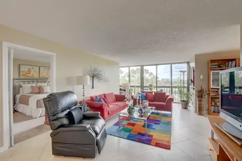 1655 Bridgewood Dr, Boca Raton, FL 33434