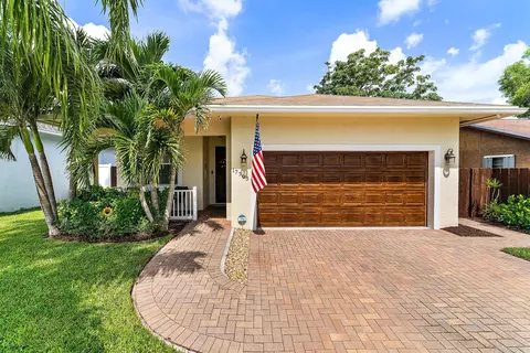 17705 Yancy Ave, Jupiter, FL 33458