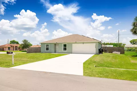 2194 SE Broward Ter, Port Saint Lucie, FL 34952