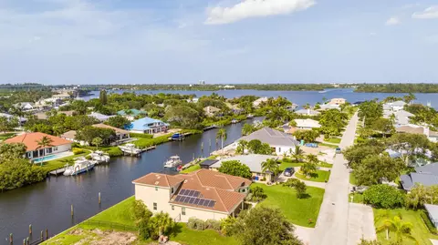 22 Seahorse Ln, Vero Beach, FL 32960