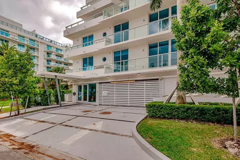 1170 101st St #302, Bay Harbor Islands, FL 33154