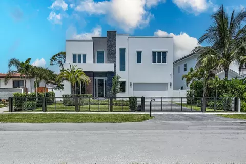 1305 NE 4th Ct, Boca Raton, FL 33432