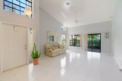 10873 Stafford Cir N, Boynton Beach, FL 33436