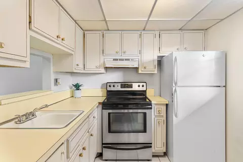 5011 W Oakland Park #307, Lauderdale Lakes, FL 33313
