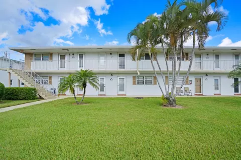 1115 Lake Ter #102, Boynton Beach, FL 33426