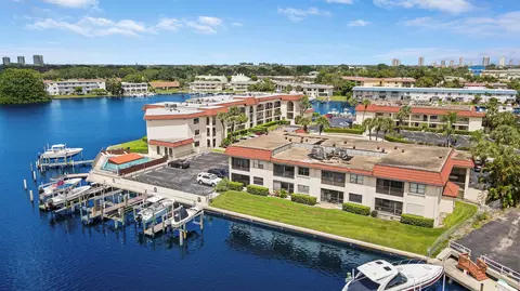 309 Lake Cir #203, North Palm Beach, FL 33408