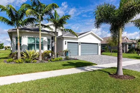 11924 SW Still Waters Ave, Port Saint Lucie, FL 34987