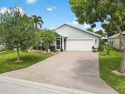 8984 SW Bonneville Dr, Stuart, FL 34997