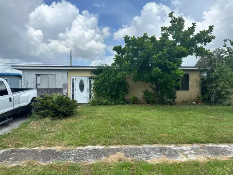 5665 Daphne Dr, West Palm Beach, FL 33415