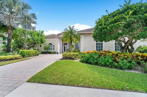 22 Somerset Dr, Palm Beach Gardens, FL 33418