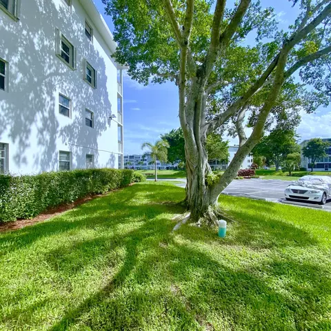 1075 Oakridge F, Deerfield Beach, FL 33442
