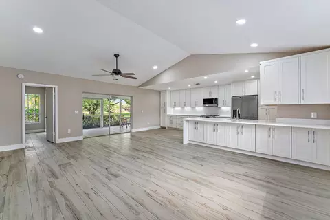 146 Village Walk Dr #23, Royal Palm Beach, FL 33411