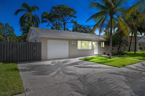 1762 16th Ave N, Lake Worth Beach, FL 33460