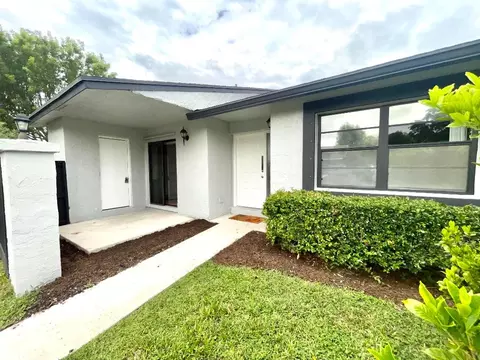 82 Westecunk Dr, Royal Palm Beach, FL 33411