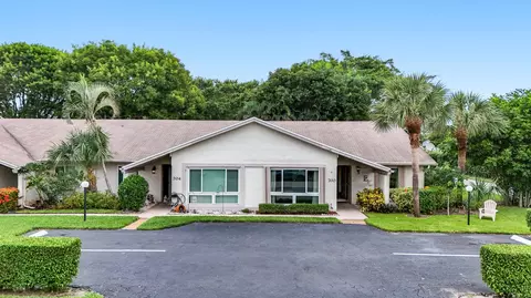 700 Lago Rd, Delray Beach, FL 33445