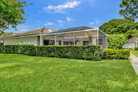 7902 Chapman Oak Ct, Palm Beach Gardens, FL 33410