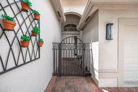 8290 Sandpiper Glen Dr, Lake Worth, FL 33467