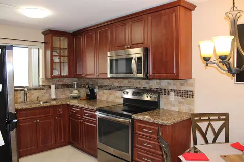 7770 Tahiti Ln #407, Lake Worth, FL 33467