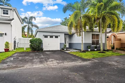 4170 SW 70th Ter, Davie, FL 33314
