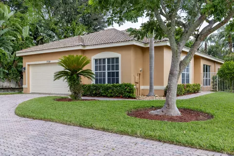 7739 Colony Lake Dr, Boynton Beach, FL 33436