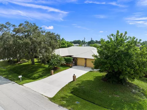107 NW Friar St, Port Saint Lucie, FL 34983