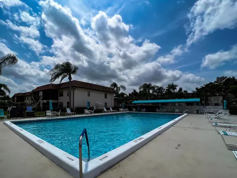 7221 Golf Colony Ct #203, Lake Worth, FL 33467