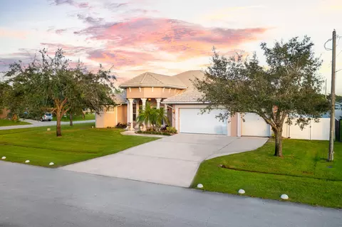5425 NW Briscoe Dr, Port Saint Lucie, FL 34986