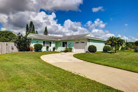 2376 SE Holland St, Port Saint Lucie, FL 34952