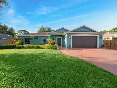 521 SE Voltair Ter, Port Saint Lucie, FL 34983