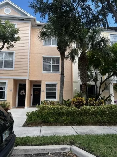 255 Murcia Dr #205, Jupiter, FL 33458