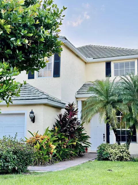 121 Canterbury Pl, Royal Palm Beach, FL 33414