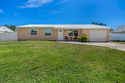 2065 SE Wald St, Port Saint Lucie, FL 34984