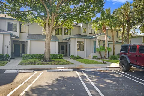 703 Harbour Pointe Way #703, Greenacres, FL 33413