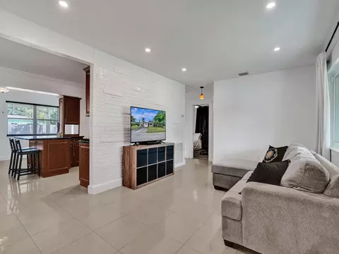 6961 SW 12th St, Pembroke Pines, FL 33023