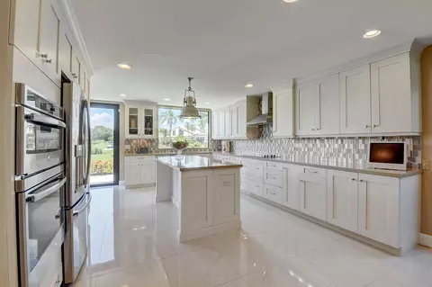 19660 Sawgrass Dr #1204, Boca Raton, FL 33434