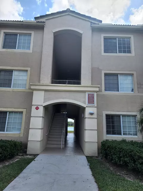 5011 Wiles #302, Coconut Creek, FL 33073